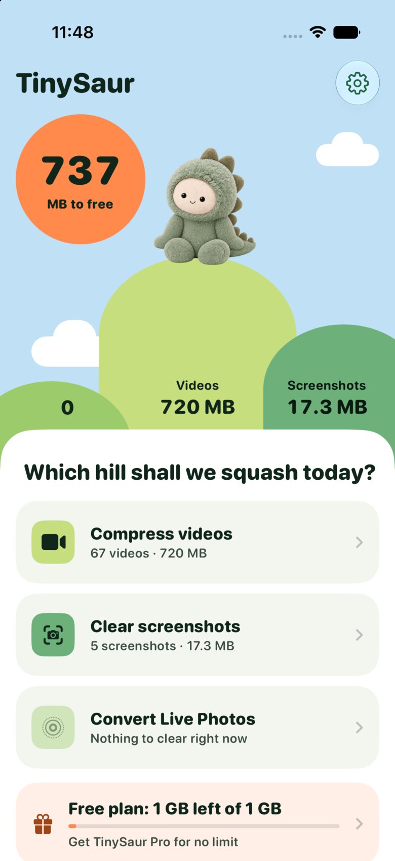 TinySaur home screen: an orange ring showing 737 MB to free, the dino on a hill of videos, and rows for compressing videos and clearing screenshots.